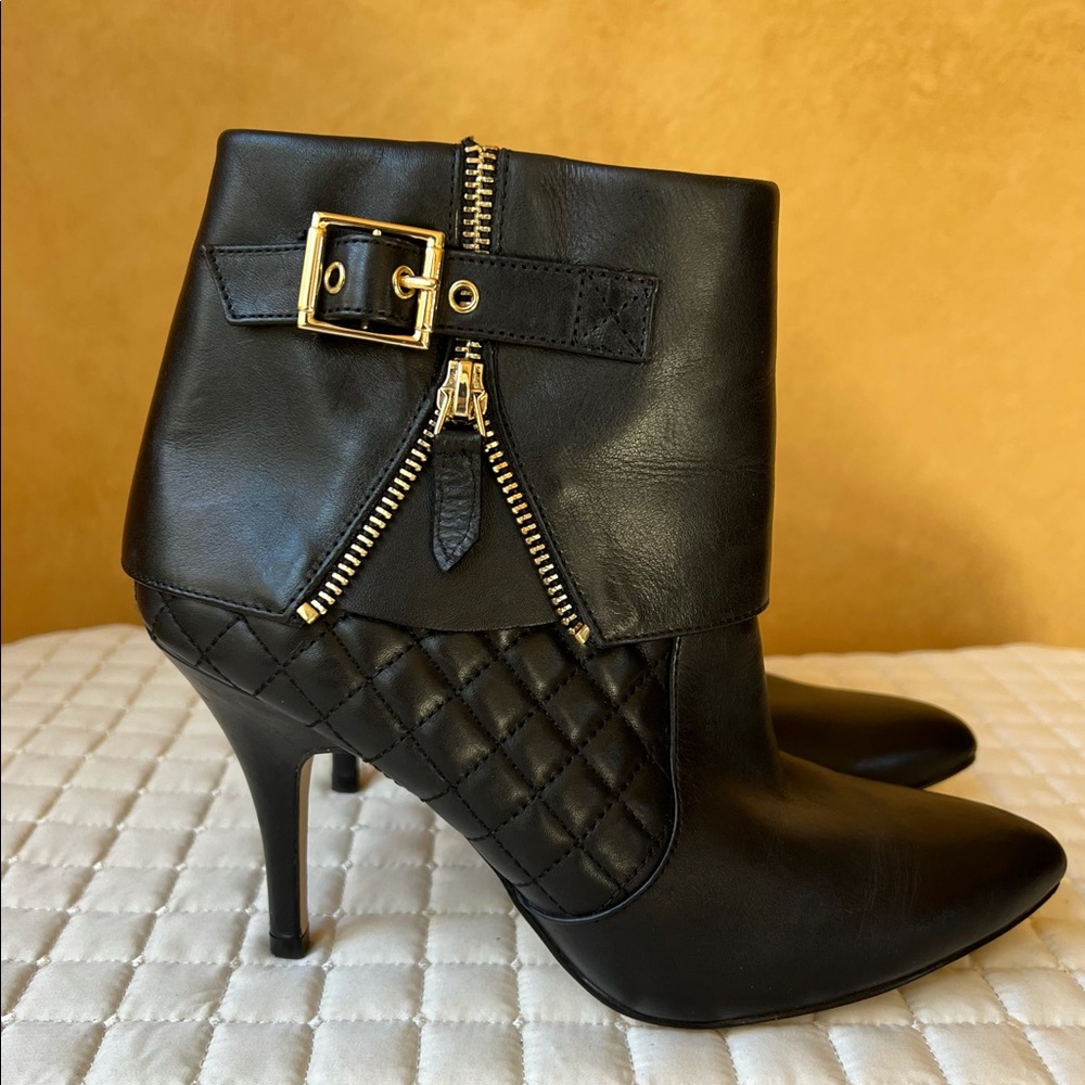 Saks Fifth Avenue Booties Heels size 8M Black - Picture 2 of 5